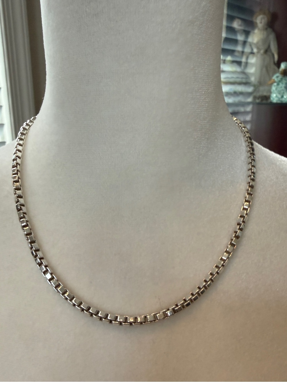 Tiffany sterling silver Venetian necklace with pouch
